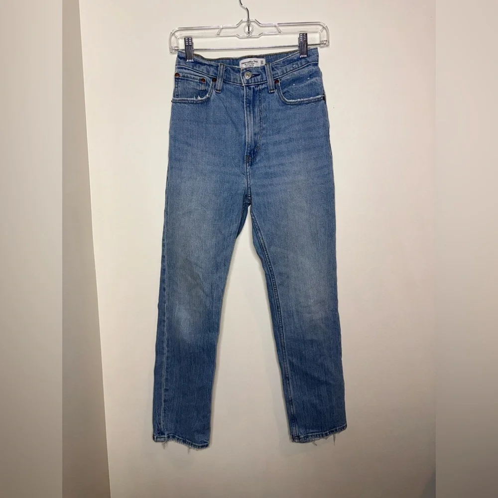 Abercrombie & Fitch The Ankle Straight Ultra High Rise Jean - Picture 3 of 8